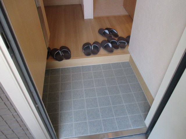 クリスタルハイツ原山台 玄関