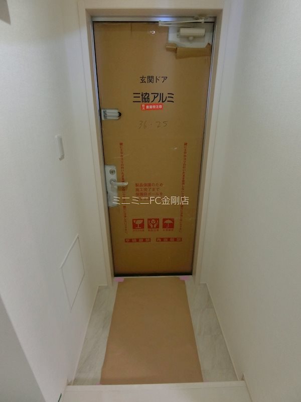 リバティ川西 玄関