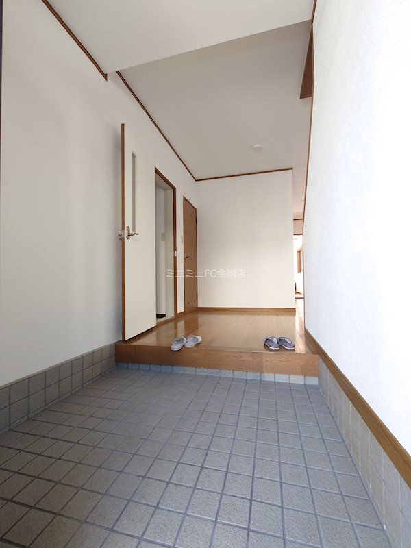 南旭ヶ丘町戸建 玄関