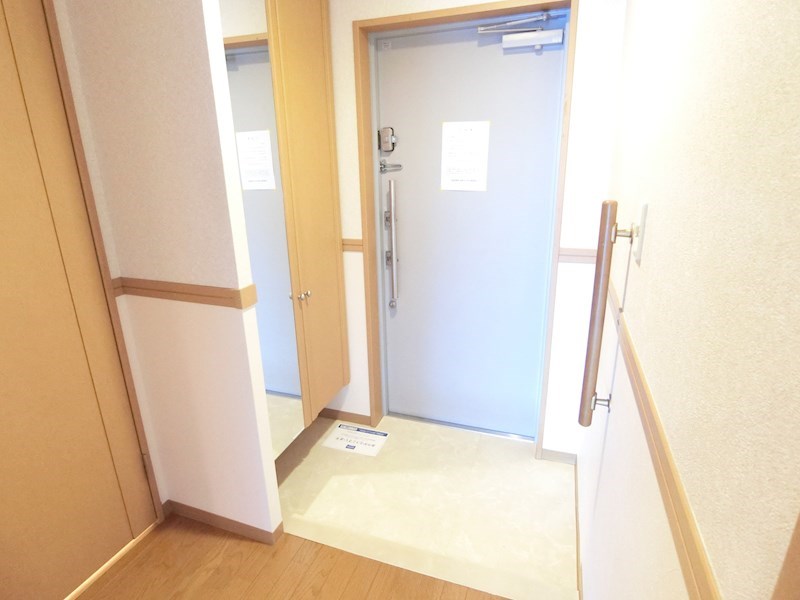 シャルマン和泉 玄関