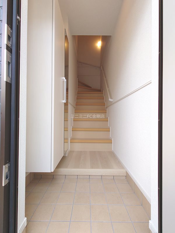 ソレアード・ニシキⅢA 玄関