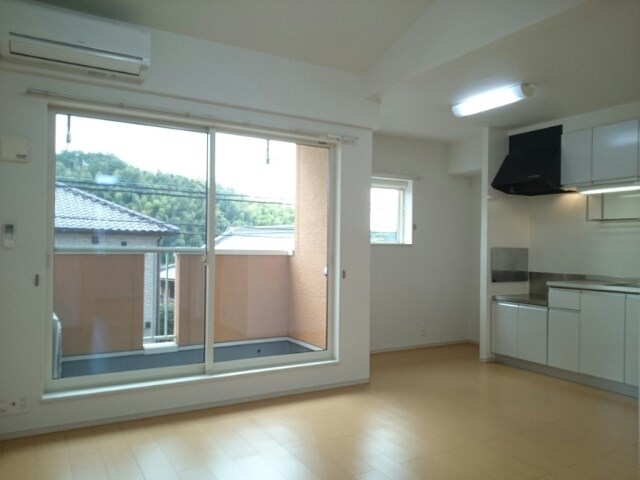 アップヒル　ロジェ リビング