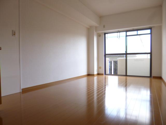 レジデンスレイク深井 リビング