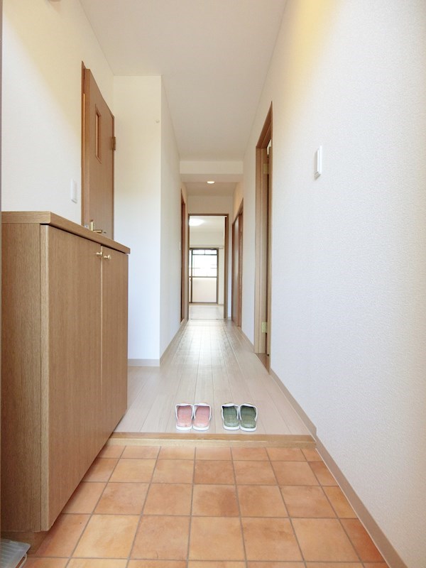 グミヒルズ 玄関