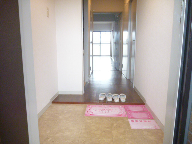 ブランミュール陶器 玄関