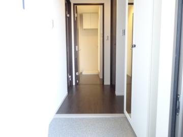 メゾン・カンフリエ 玄関