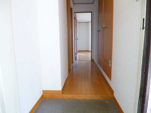 シャングリラ深井 玄関