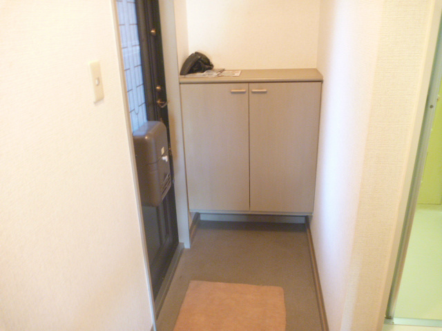 ドミールF 玄関