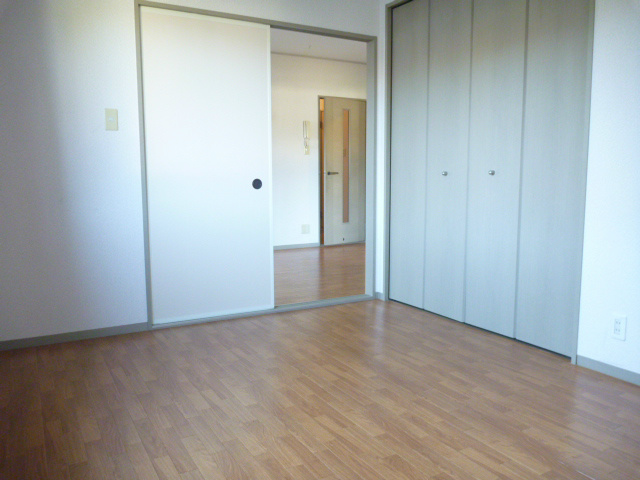 ドミールF ベッドルーム