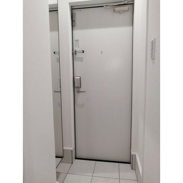 あんしん+日置荘西町08-2012 玄関