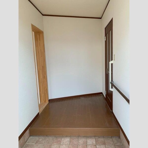 緑ヶ丘戸建 玄関