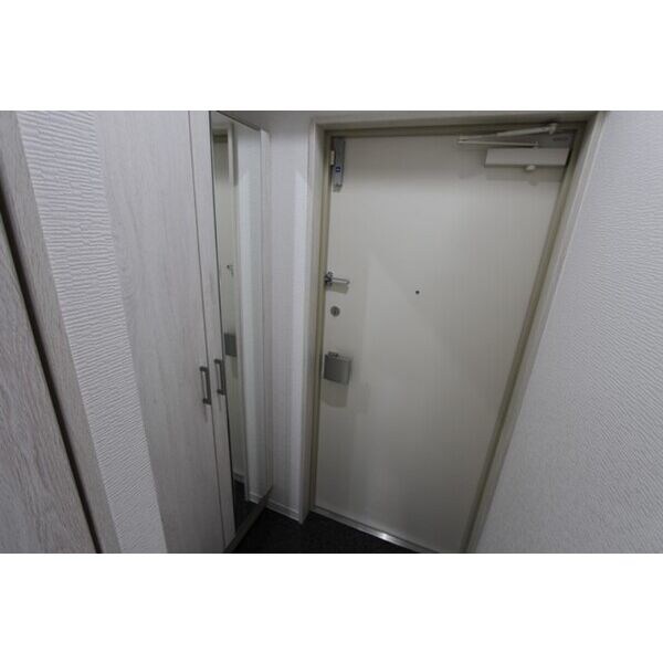 エヌエムトラントウエスト 玄関