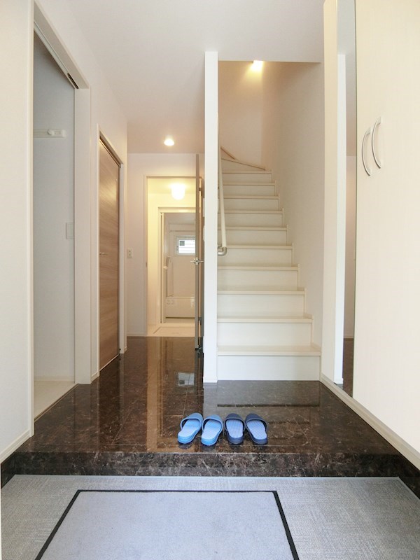 オースター　アベリア 玄関