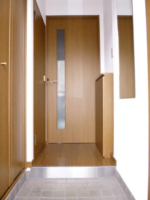 レジデンス川原 玄関