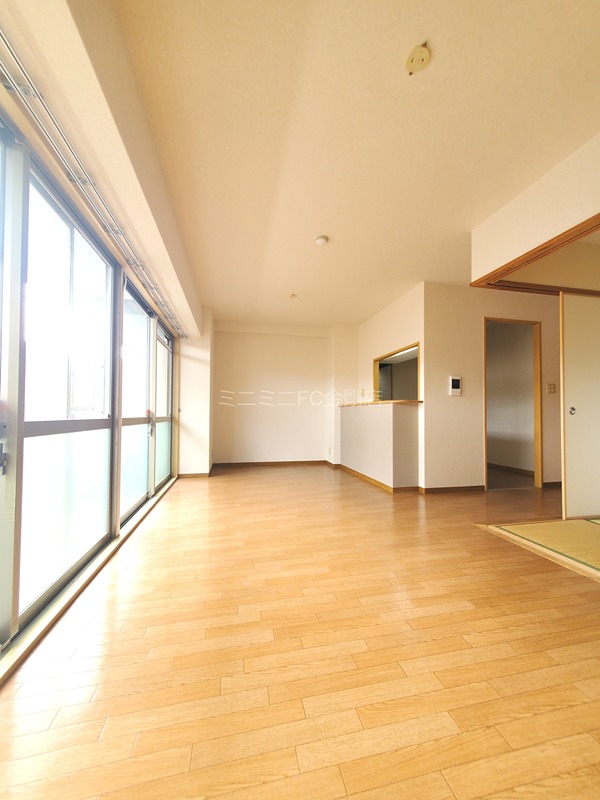 リヴィエール寺内町 リビング