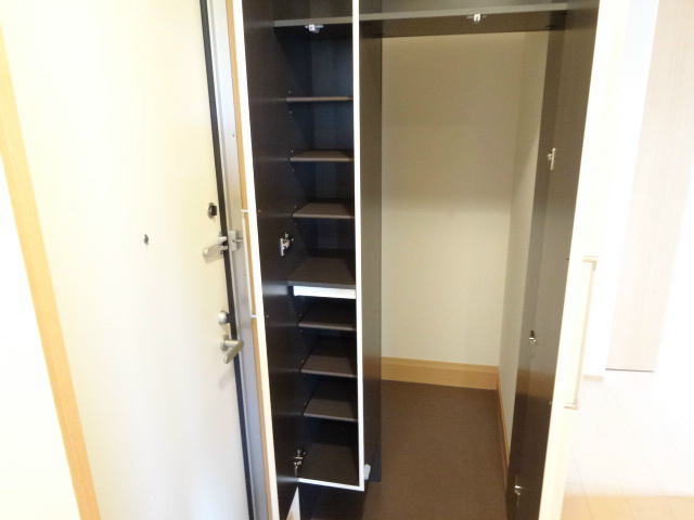 ソシア・ポレポレ 玄関