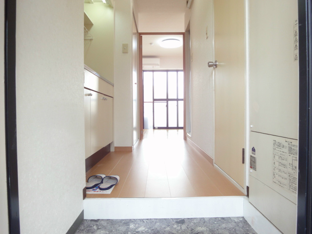 メゾンボヌール 玄関