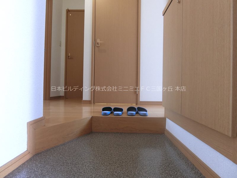 ドミール旭　B 玄関