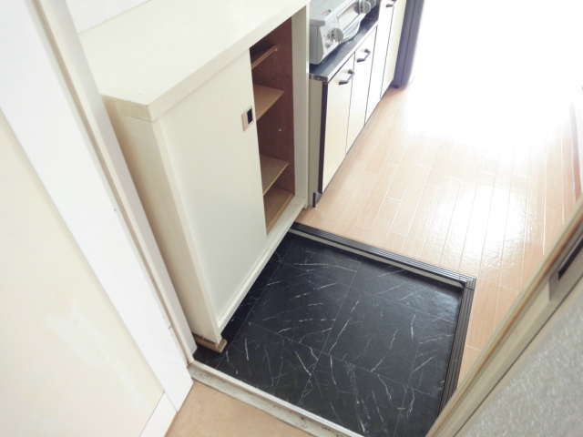 ロイヤルハイツ川西 玄関