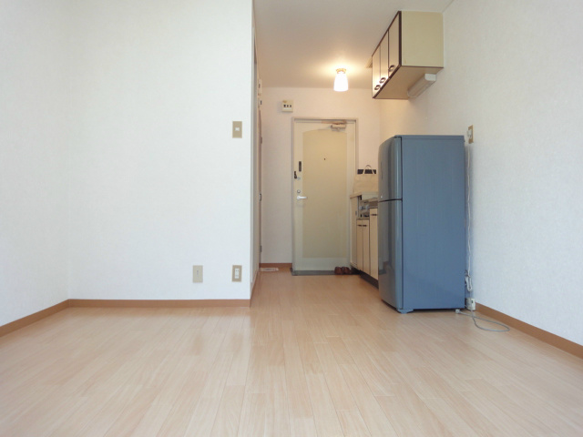 ロイヤルハイツ川西 リビング