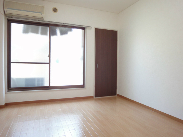 ロイヤルハイツ川西 ベッドルーム