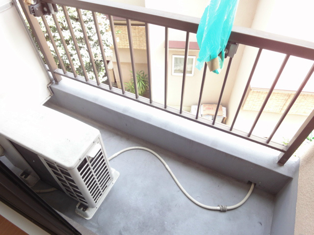 ロイヤルハイツ川西 ベランダ