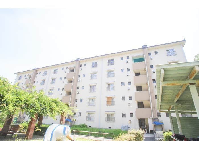 ＵＲ金剛団地　44号棟 外観