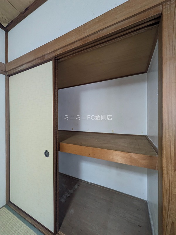 美原区黒山貸家 収納