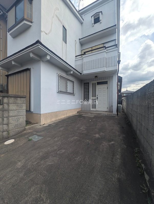 美原区黒山貸家 駐車場