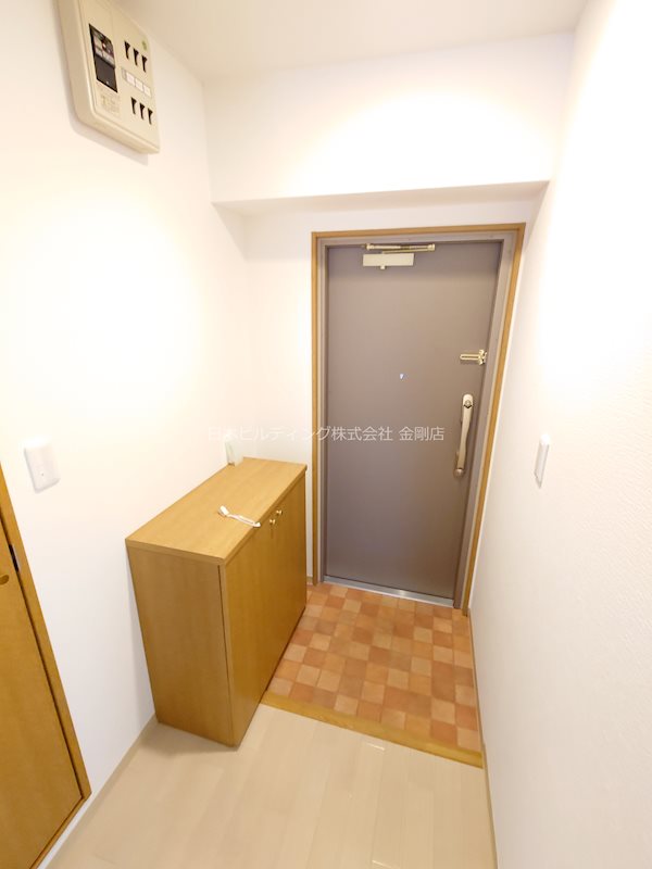 グミヒルズ 玄関