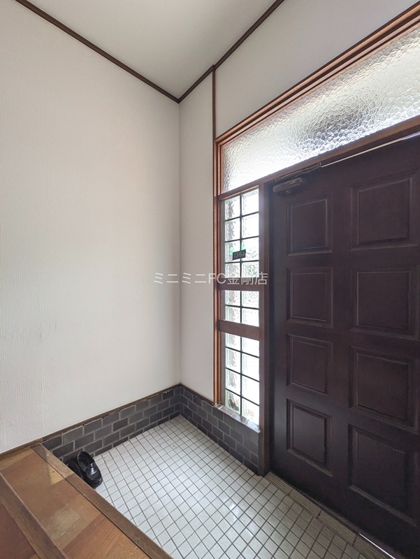 Fパレス富美ケ丘町 玄関