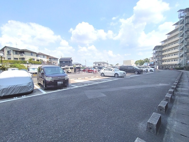 クローバーハイツ南花台 駐車場