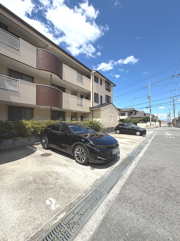 メゾンベルエール 駐車場