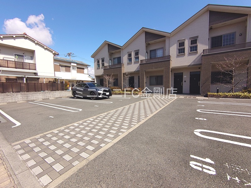 ファミリア 駐車場