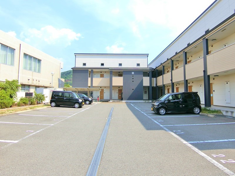 フローラ河内長野 駐車場