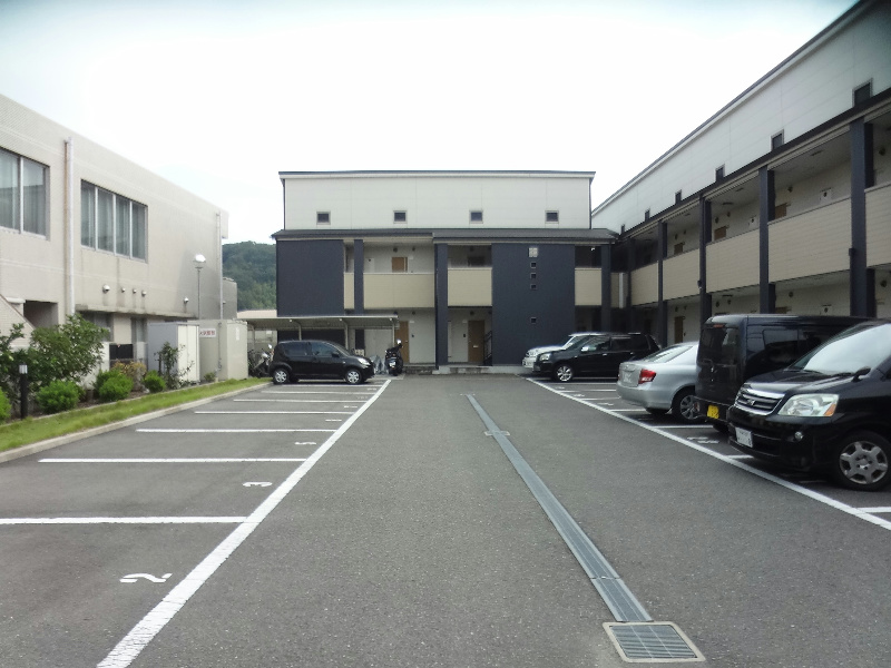 フローラ河内長野 駐車場
