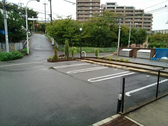 サンリットガーデン 駐車場