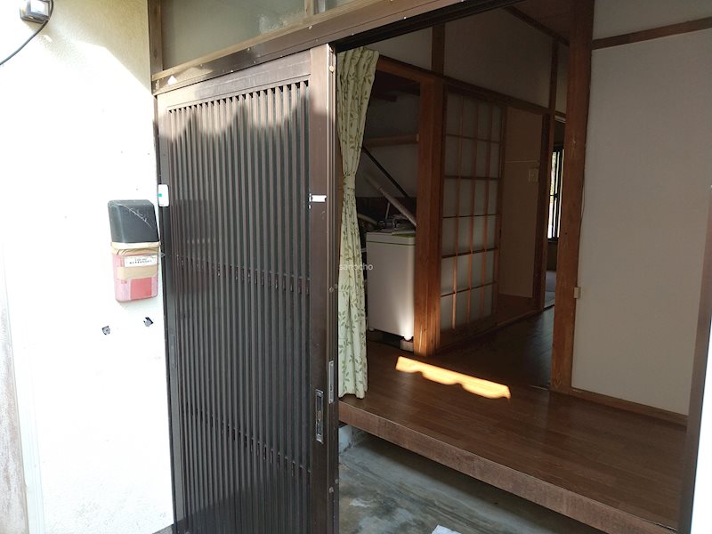 岡根貸家 玄関