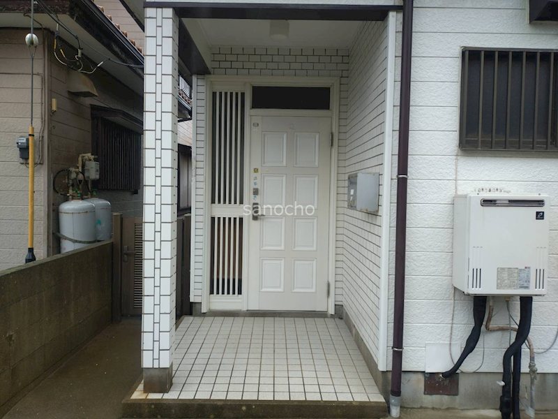 ハイツダイリン長塚戸建 玄関