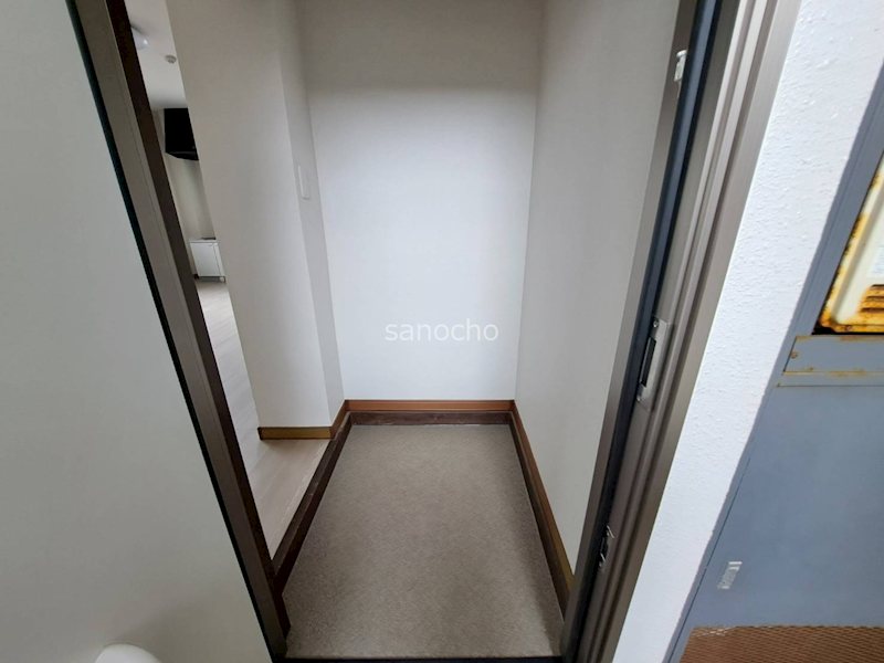 丸長コーポカラコ 玄関