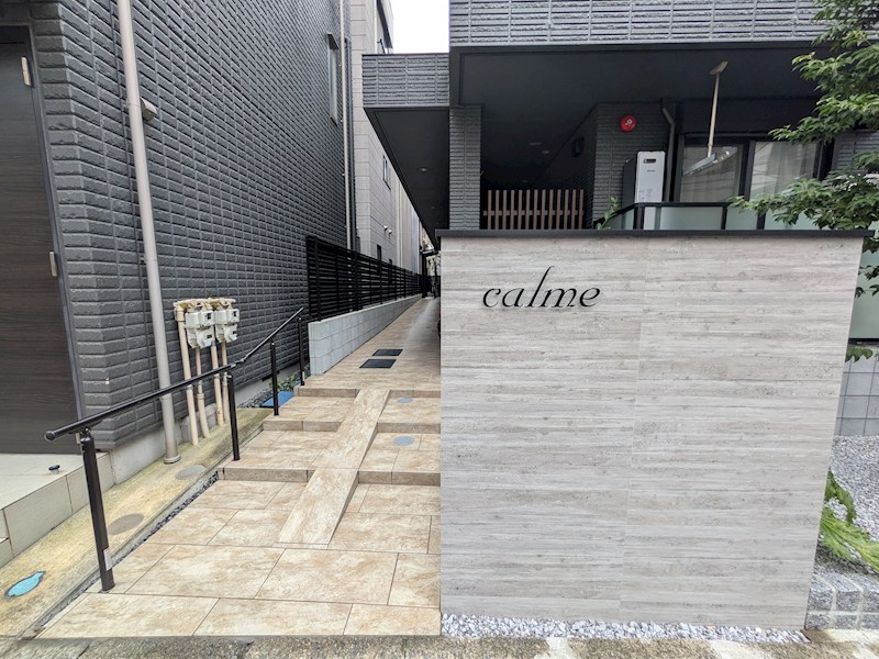 calme エントランス
