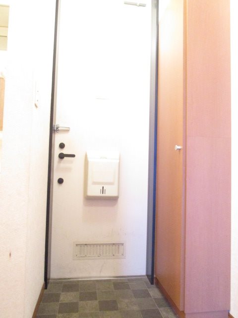 アゼリアハウス 玄関