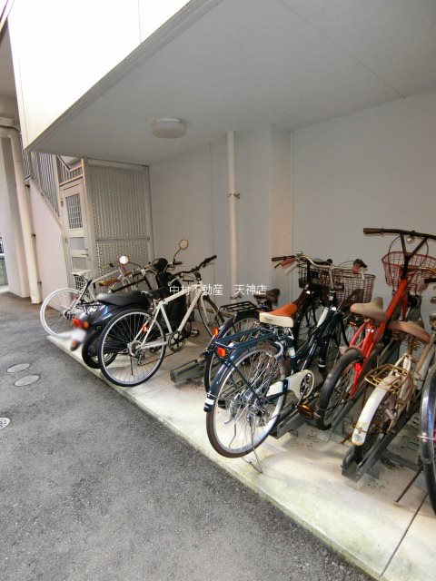エフ・パルク高宮 駐車場