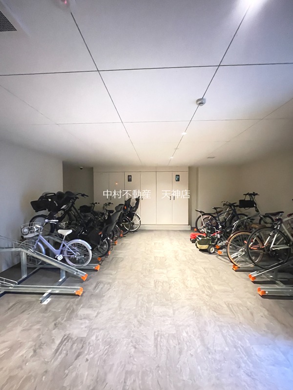 福岡県福岡市中央区六本松１丁目 駐車場