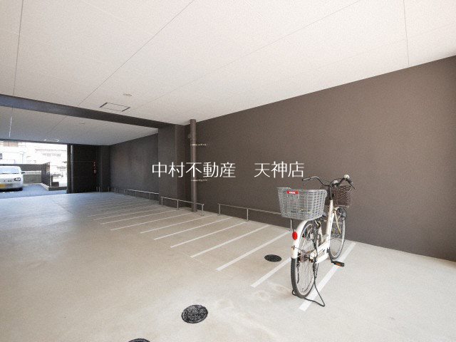  アクタス福岡県庁前グラシア 駐車場