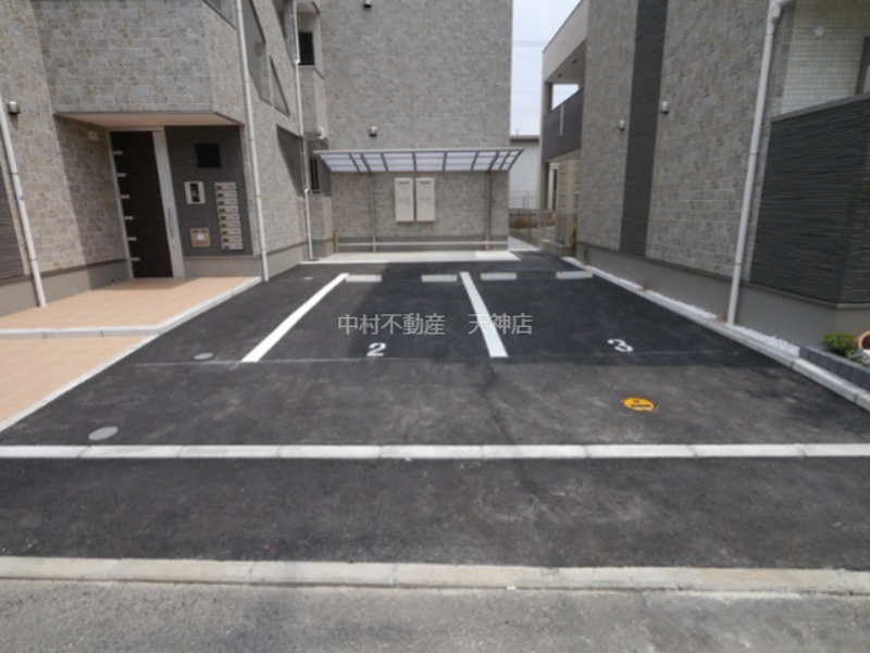 Maison de ROKU(メゾンドロク) 駐車場