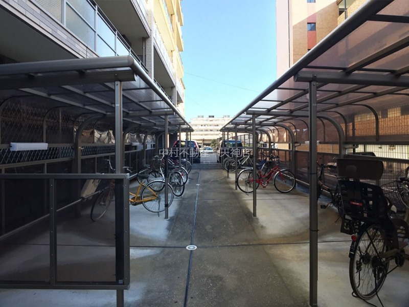  カーサコスモス 駐車場