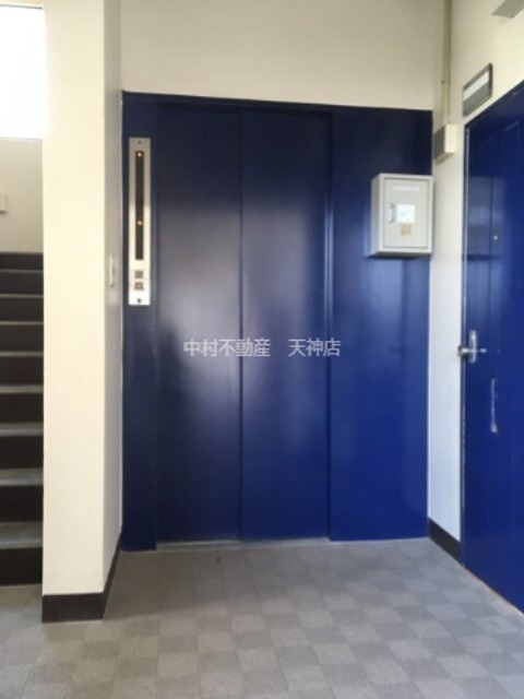 清ビル 玄関