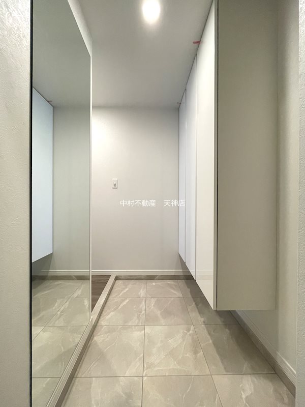 エンクレスト天神南PURE 玄関