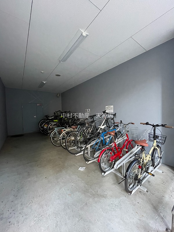 エンクレスト天神Ⅱ 駐車場